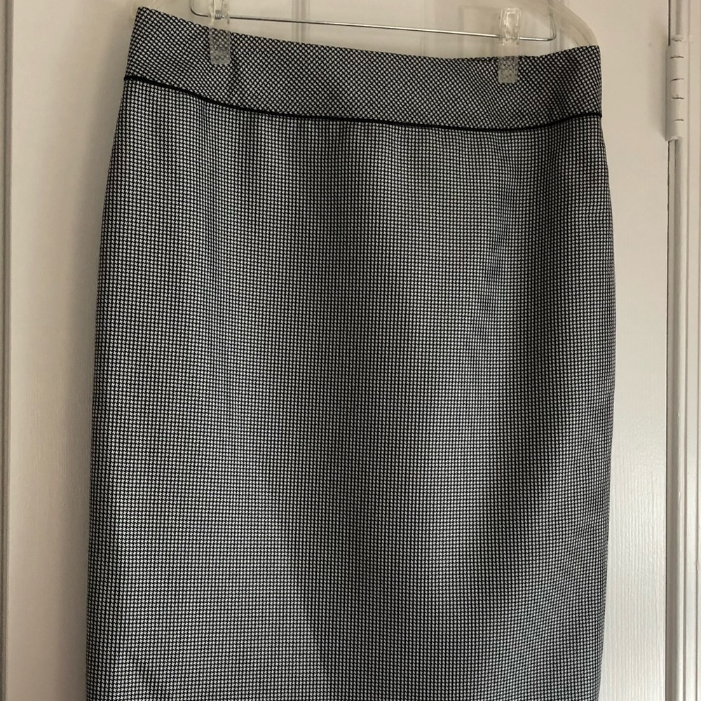 Kasper pencil skirt. Beautiful!